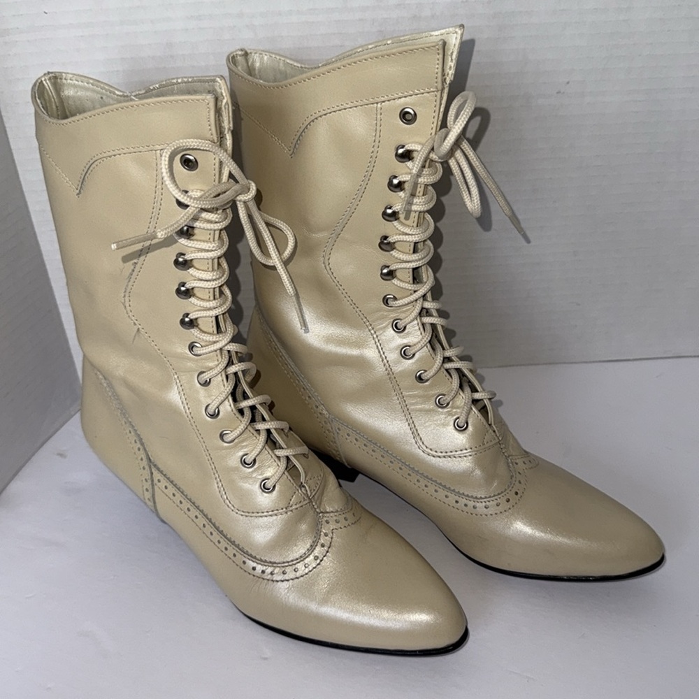 Oak Tree Farms Neo Classical Elegant Cream Leather Women's Boots Sz 6.5